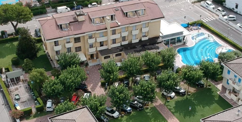 Hotel Junior Family